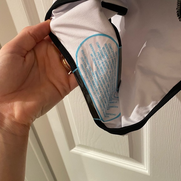 New Look Colorblock Belted Swimsuit - Picture 5 of 6